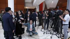 Phóng viên của các cơ quan báo chí tác nghiệp tại một sự kiện. Ảnh: TTXVN/Vietnam+.