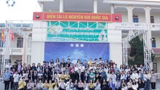 BTC chương trình với nỗ lực không ngừng nghỉ nhằm mang đến những kỷ niệm đẹp cho các bạn học sinh Ảnh: BTC.