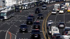 Đoàn xe đưa ông Yoon đến văn phòng CIO sáng nay.