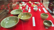 Hàng trăm cổ vật từ thế kỷ XIII đến XVII được tìm thấy ở những vùng biển khác nhau tại Việt Nam. Ảnh: Bảo tàng Lịch sử Quốc gia.