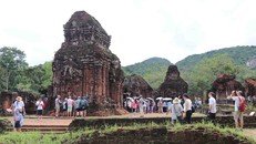 Khu đền tháp Mỹ Sơn - trung tâm tôn giáo quan trọng của vương quốc Champa với những giá trị lịch sử, văn hóa, kiến trúc nghệ thuật độc đáo.