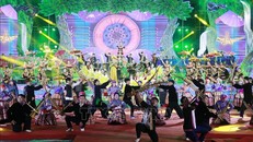 Sau Lễ trao Bằng chứng nhận, đại biểu, nhân dân và du khách được thưởng thức chương trình nghệ thuật với chủ đề “Âm vang Tết rừng - Sáng bừng Nà Hẩu”.