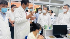 Đoàn công tác Bộ Y tế do Thứ trưởng Bộ Y tế Trần Văn Thuấn dẫn đầu đã kiểm tra công tác thu dung, điều trị sởi tại Bệnh viện Nhi đồng 1 (TP Hồ Chí Minh).