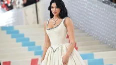 Sự thiếu vắng chi tiết túi ở trang phục nữ