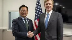 Giám đốc Chính sách Quốc phòng thuộc Bộ Quốc phòng Hàn Quốc Cho Chang Rae (trái) và Thứ trưởng Quốc phòng Mỹ phụ trách chính sách Elbridge Colby. Nguồn: Bộ Quốc phòng Hàn Quốc