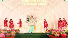 Tiết mục văn nghệ do các nghệ sỹ Việt Nam trình diễn.