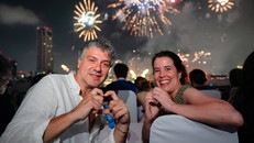 Đại diện các doanh nghiệp lữ hành Châu Âu xem trình diễn pháo hoa tại DIFF 2025