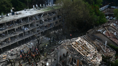 Các tòa nhà bị phá hủy sau cuộc tấn công bằng tên lửa của Iran tại Tel Aviv, Israel, ngày 22/6/2025.