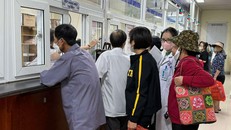 Người bệnh khám BHYT tại cơ sở y tế.