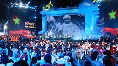 Chương trình nghệ thuật “Hà Nội - Từ mùa Thu lịch sử năm 1945”. Ảnh: Dương Giang/TTXVN.