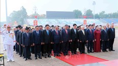 Lãnh đạo Đảng, Nhà nước tưởng niệm Chủ tịch Hồ Chí Minh. Ảnh: An Đăng/TTXVN.