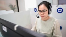 Thí sinh dự thi chứng chỉ ngoại ngữ. Ảnh: IIG.