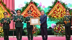 Thay mặt lãnh đạo Đảng, Nhà nước, Tổng Bí thư Tô Lâm trao danh hiệu Anh hùng Lực lượng vũ trang nhân dân tặng Bộ Tổng Tham mưu QĐND Việt Nam.