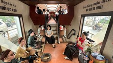 Không gian văn hóa trên chuyến tàu.