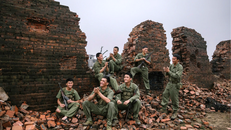 Hậu trường phim "Mưa đỏ". Ảnh: ĐPCC