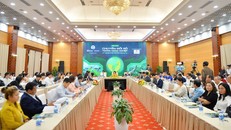 Toàn cảnh diễn đàn.