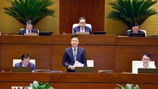 Phó Thủ tướng Chính phủ Lê Thành Long phát biểu giải trình, làm rõ một số vấn đề đại biểu Quốc hội nêu. Ảnh: Doãn Tấn/TTXVN.