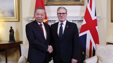 Tổng Bí thư Tô Lâm và Thủ tướng Anh Keir Starmer.