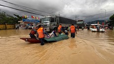 Nỗ lực khắc phục hậu quả mưa lũ, cả nước hướng về miền Trung