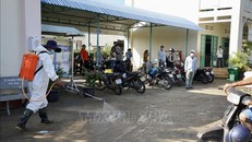 Tiến hành khử khuẩn các trường học từng làm nơi sơ tán người dân vùng lũ.