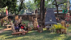 Trưng bày chuyên đề “Ngựa về phố” tại Di tích Quốc gia đặc biệt Văn Miếu – Quốc Tử Giám. Ảnh: Ngọc Phạm.