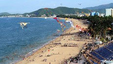 Bãi biển Nha Trang (Khánh Hòa). Ảnh tư liệu: Thanh Hà/TTXVN.