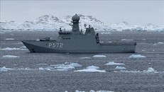 Tàu Hải quân Hoàng gia Đan Mạch tuần tra quanh đảo Greenland ngày 16/3/2025