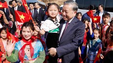 Tổng Bí thư Tô Lâm dự Lễ khánh thành Trường Phổ thông nội trú liên cấp Tiểu học và THCS Si Pa Phìn. Ảnh: Thống Nhất/TTXVN.