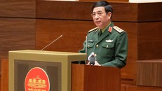 Đồng chí Đại tướng Phan Văn Giang, Ủy viên Bộ Chính trị, Bộ trưởng Bộ Quốc phòng trình bày chuyên đề "Tư duy, nhận thức mới về quốc phòng, bảo vệ Tổ quốc của Đại hội XIV".