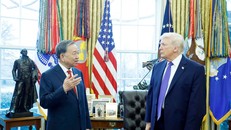 Tổng Bí thư Tô Lâm gặp Tổng thống Hoa Kỳ Donald Trump. Ảnh: Thống Nhất/TTXVN.