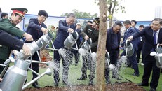 Tổng Bí thư Tô Lâm và các đại biểu tham gia trồng cây tại Lễ phát động “Tết trồng cây đời đời nhớ ơn Bác Hồ” Xuân Bính Ngọ 2026.