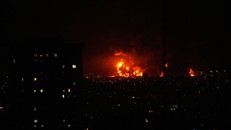 Mỹ, Israel lần đầu không kích các kho dầu của Iran