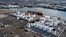 Các nước thống nhất xả kho dự trữ kỷ lục nhằm hạ nhiệt giá xăng dầu