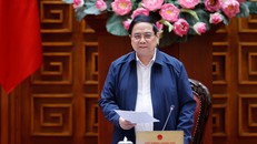 Thủ tướng yêu cầu các bộ ngành, địa phương cần hoàn thiện các tiêu chuẩn quy chuẩn, tiêu chí, quy trình, dựa trên cơ sở tiêu chuẩn, quy chuẩn quốc tế nhưng phù hợp đặc thù Việt Nam để có cơ sở triển khai đồng bộ, thống nhất trên cả nước. Ảnh: VGP/Nhật Bắc