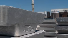 Nhôm chờ được vận chuyển tại công ty ở Kentucky, Mỹ.