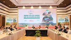 Toàn cảnh diễn đàn.