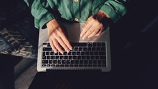 Khi AI lấy đi việc làm, “vết sẹo” để lại không chỉ là thất nghiệp