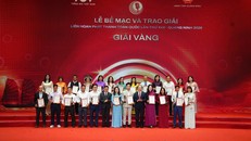 Ban Tổ chức trao 24 giải Vàng cho các tác giả.