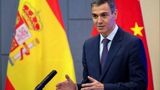 Thủ tướng Tây Ban Nha Pedro Sánchez phát biểu tại Đại học Viện Hàn lâm Khoa học Trung Quốc ở Bắc Kinh, Trung Quốc, ngày 13/4/2026. Ảnh: Reuters.