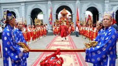 Nghi lễ rước truyền thống tại lễ hội Đền Tranh. Ảnh: Mạnh Tú/TTXVN.