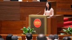 Bộ trưởng Bộ Văn hóa, Thể thao và Du lịch Lâm Thị Phương Thanh trình bày Tờ trình về dự thảo Nghị quyết của Quốc hội về một số cơ chế, chính sách đột phá phát triển văn hoá Việt Nam. Ảnh: An Đăng/TTXVN.