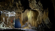 Hang Nước Lặn dài 2.721 m.