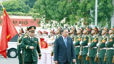 Tổng Bí thư, Chủ tịch nước Tô Lâm, Bí thư Quân ủy Trung ương, dự Lễ đón nhận Danh hiệu Anh hùng Lực lượng vũ trang Nhân dân của Quân khu 5. Ảnh: Thống Nhất/TTXVN.