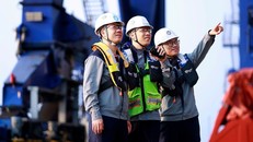 Ngày Quốc tế Lao động 1/5: Con người là trung tâm