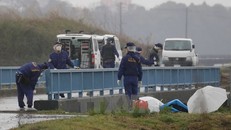 Hình ảnh Cảnh sát Nhật Bản tại hiện trường tìm thấy thi thể của Nhật Linh