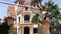 Ở một xã miền núi nghèo, đời sống người dân còn khó khăn như Yên Lâm, thông tin về quan chức cấp xã có tài sản khủng là vấn đề rất cần được làm rõ (ảnh, căn biệt thự của gia đình ông Nguyễn Xuân Thái ).