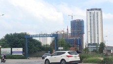 Khu đô thị Ngoại giao đoàn do Tổng Cty Xây dựng Hà Nội (Hancorp) làm chủ đầu tư. Dự án nổi tiếng là khu đô thị có mật độ xây dựng thấp, 30-33%, còn lại 70% là khu công viên cây xanh, hồ điều hòa, công trình công cộng…