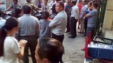 Cư dân tập trung phản đối việc xây dựng trạm BTS