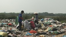Bãi rác thải ngày phình to ở thôn Thái Hòa, xã Yên Hòa.