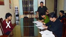 Đối tượng Sùng Mí Say (X) tại cơ quan Cảnh sát điều tra.